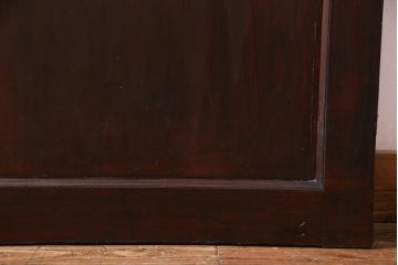 和製アンティーク　ヒノキ材　亀甲金網　たたき塗り　漆塗りが上品な印象与える庄内蔵戸(建具、格子戸、玄関戸)