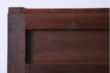 和製アンティーク　ヒノキ材　亀甲金網　たたき塗り　漆塗りが上品な印象与える庄内蔵戸(建具、格子戸、玄関戸)