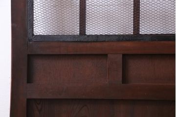 和製アンティーク　ヒノキ材　亀甲金網　たたき塗り　漆塗りが上品な印象与える庄内蔵戸(建具、格子戸、玄関戸)