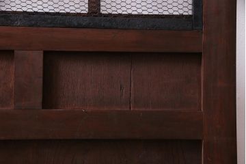 和製アンティーク　ヒノキ材　亀甲金網　たたき塗り　漆塗りが上品な印象与える庄内蔵戸(建具、格子戸、玄関戸)