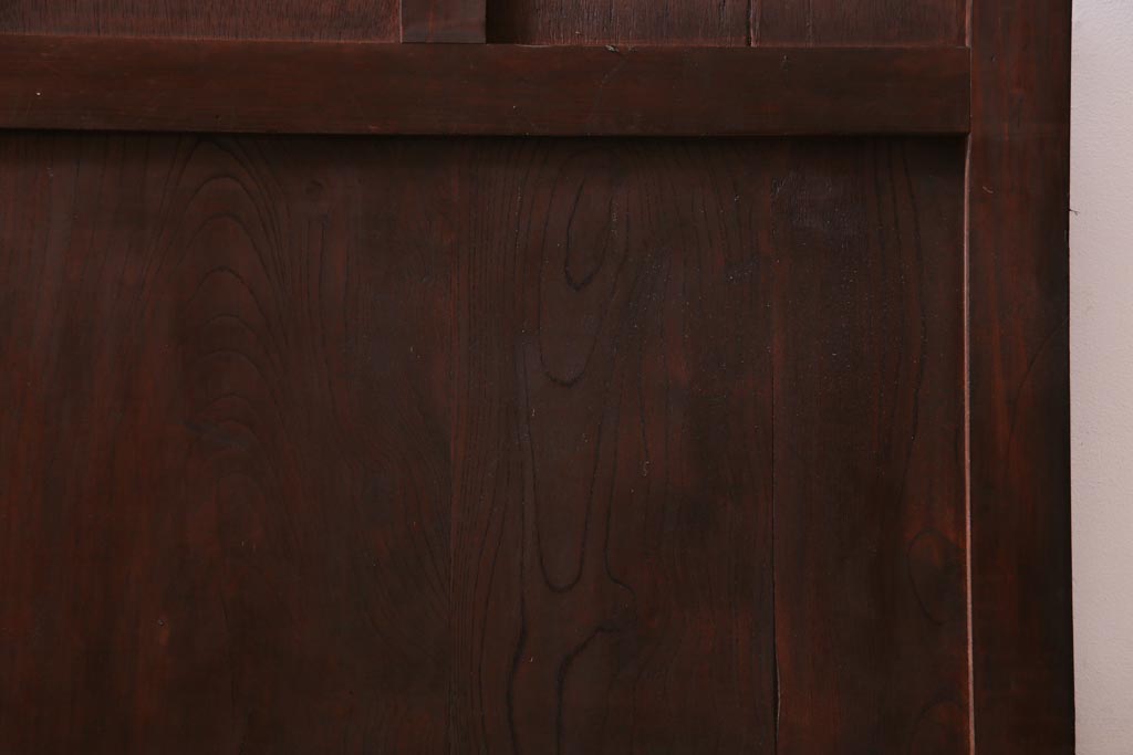 和製アンティーク　ヒノキ材　亀甲金網　たたき塗り　漆塗りが上品な印象与える庄内蔵戸(建具、格子戸、玄関戸)