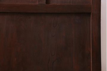 和製アンティーク　ヒノキ材　亀甲金網　たたき塗り　漆塗りが上品な印象与える庄内蔵戸(建具、格子戸、玄関戸)