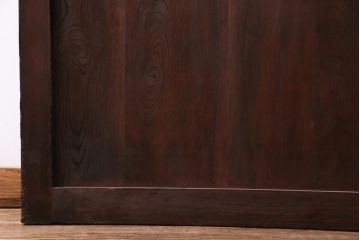 和製アンティーク　ヒノキ材　亀甲金網　たたき塗り　漆塗りが上品な印象与える庄内蔵戸(建具、格子戸、玄関戸)