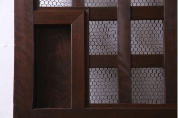 古民具・骨董　ケヤキ材・ヒノキ材　亀甲金網　巾着金具　上質な作りの格子蔵戸(建具、引き戸、玄関戸)