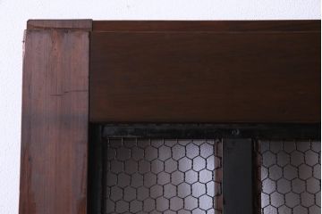 古民具・骨董　ケヤキ材・ヒノキ材　亀甲金網　巾着金具　上質な作りの格子蔵戸(建具、引き戸、玄関戸)