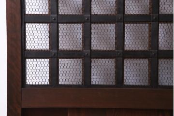 古民具・骨董　ケヤキ材・ヒノキ材　亀甲金網　巾着金具　上質な作りの格子蔵戸(建具、引き戸、玄関戸)