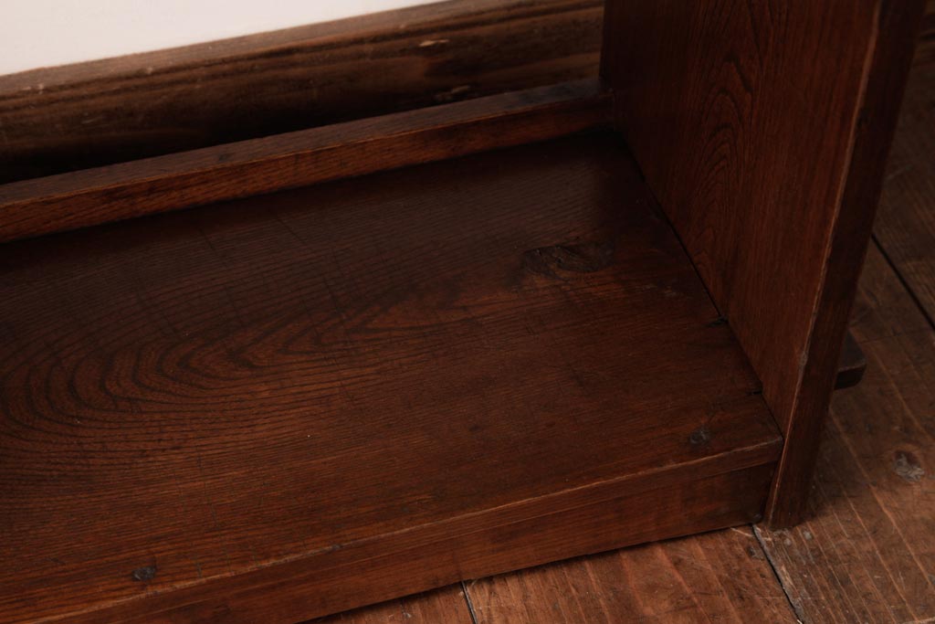 レトロ家具　昭和初期　栓材　楔(くさび)留め　レトロな雰囲気漂う本棚(飾り棚、陳列棚)