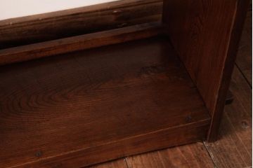 レトロ家具　昭和初期　栓材　楔(くさび)留め　レトロな雰囲気漂う本棚(飾り棚、陳列棚)