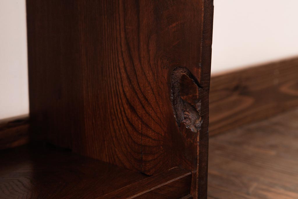 レトロ家具　昭和初期　栓材　楔(くさび)留め　レトロな雰囲気漂う本棚(飾り棚、陳列棚)