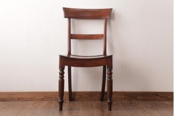 アンティーク家具　フランスアンティーク　マホガニー材　艶を帯びた滑らかな木肌が上品な板座チェア(ダイニングチェア、椅子)