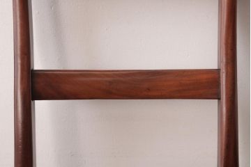 アンティーク家具　フランスアンティーク　マホガニー材　艶を帯びた滑らかな木肌が上品な板座チェア(ダイニングチェア、椅子)