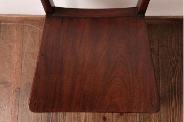 アンティーク家具　フランスアンティーク　マホガニー材　艶を帯びた滑らかな木肌が上品な板座チェア(ダイニングチェア、椅子)