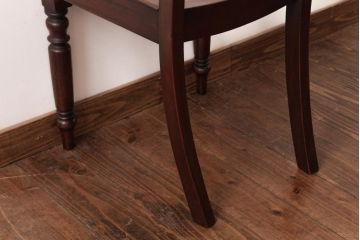 アンティーク家具　フランスアンティーク　マホガニー材　艶を帯びた滑らかな木肌が上品な板座チェア(ダイニングチェア、椅子)