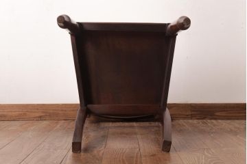 アンティーク家具　フランスアンティーク　マホガニー材　艶を帯びた滑らかな木肌が上品な板座チェア(ダイニングチェア、椅子)