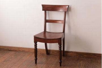 アンティーク家具　フランスアンティーク　マホガニー材　艶を帯びた滑らかな木肌が上品な板座チェア(ダイニングチェア、椅子)