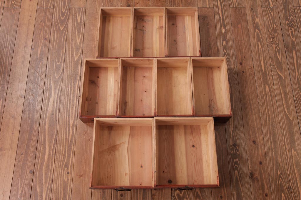 アンティーク家具　古民具　明治期　檜材　漆塗り　趣きと味わいが魅力的な時代箪笥(引き出し)