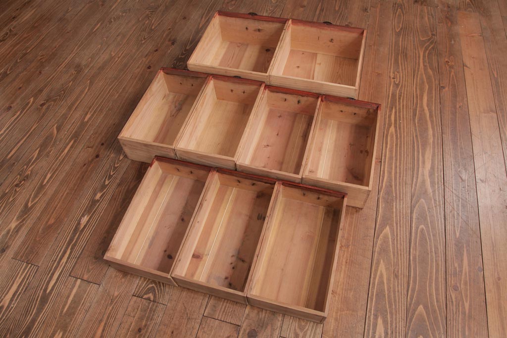 アンティーク家具　古民具　明治期　檜材　漆塗り　趣きと味わいが魅力的な時代箪笥(引き出し)