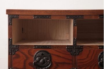 中古　岩谷堂箪笥　桐紋　小振りで取り入れやすい整理箪笥(縦型チェスト、桐箪笥、桐たんす)(定価約28万円)