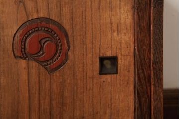 ヴィンテージ家具　ビンテージ　栗材　浮造り仕上げが味のある収納棚(戸棚、袋棚)