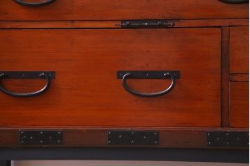 和製アンティーク　リメイク家具　観音開き・脚付き　十字金具が渋さ醸し出す時代箪笥サイドボード(収納棚、戸棚)