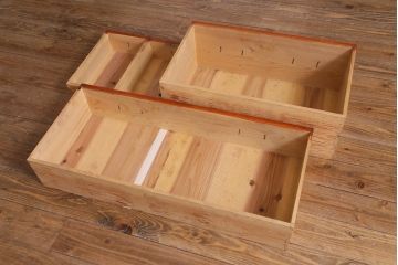 和製アンティーク　リメイク家具　観音開き・脚付き　十字金具が渋さ醸し出す時代箪笥サイドボード(収納棚、戸棚)