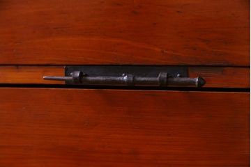 和製アンティーク　リメイク家具　観音開き・脚付き　十字金具が渋さ醸し出す時代箪笥サイドボード(収納棚、戸棚)