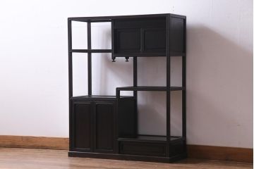 アンティーク家具　昭和初期　時代物　紫檀材　シンプルな浮彫の意匠がモダンな茶棚(飾棚、飾り棚)
