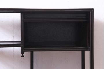 アンティーク家具　昭和初期　時代物　紫檀材　シンプルな浮彫の意匠がモダンな茶棚(飾棚、飾り棚)