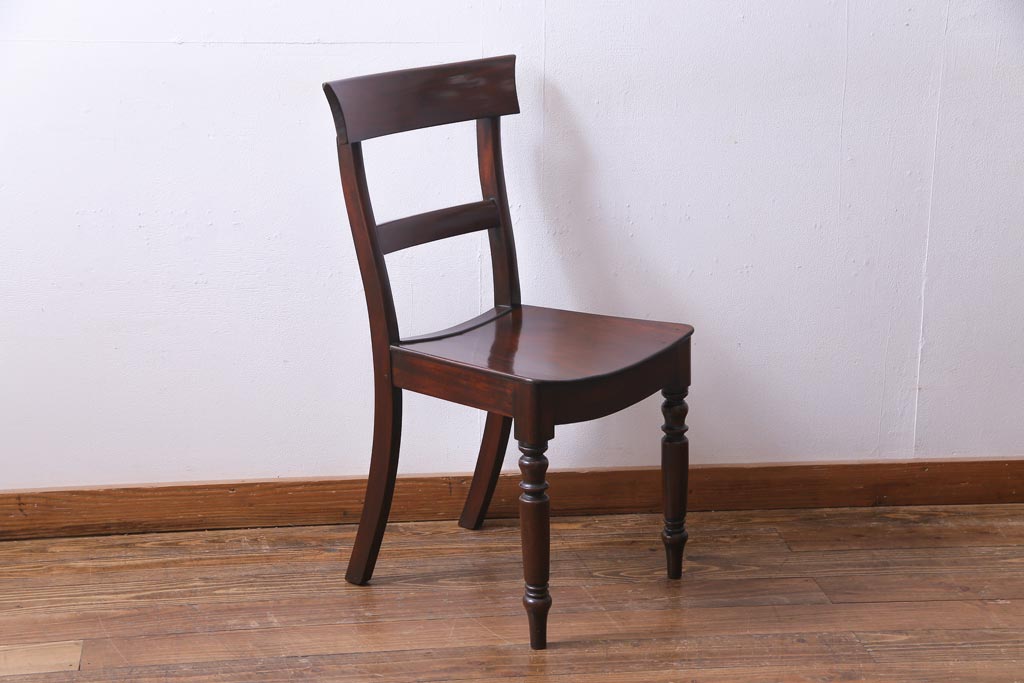 アンティーク家具　フランスアンティーク　マホガニー材　艶を帯びた滑らかな木肌が上品な板座チェア(ダイニングチェア、椅子)(1)