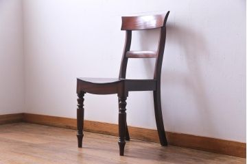 アンティーク家具　フランスアンティーク　マホガニー材　艶を帯びた滑らかな木肌が上品な板座チェア(ダイニングチェア、椅子)(1)