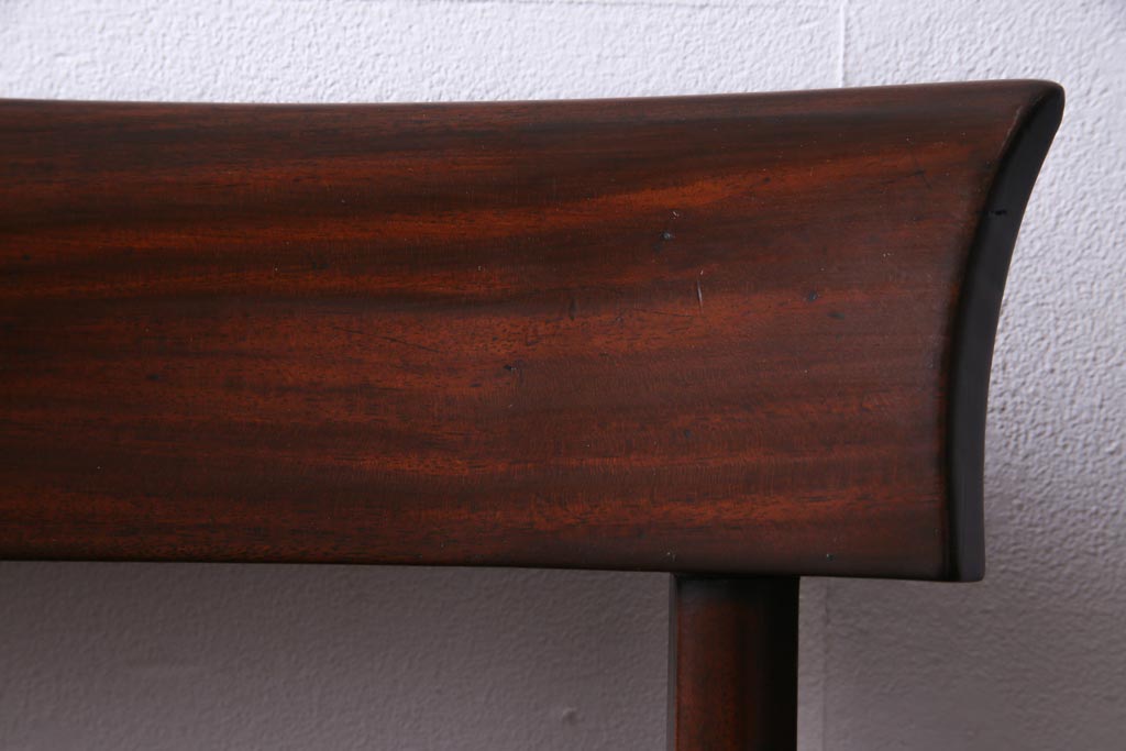 アンティーク家具　フランスアンティーク　マホガニー材　艶を帯びた滑らかな木肌が上品な板座チェア(ダイニングチェア、椅子)(1)