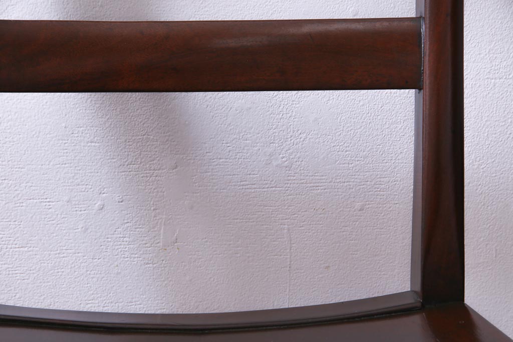 アンティーク家具　フランスアンティーク　マホガニー材　艶を帯びた滑らかな木肌が上品な板座チェア(ダイニングチェア、椅子)(1)