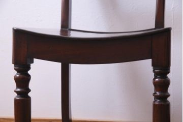アンティーク家具　フランスアンティーク　マホガニー材　艶を帯びた滑らかな木肌が上品な板座チェア(ダイニングチェア、椅子)(1)