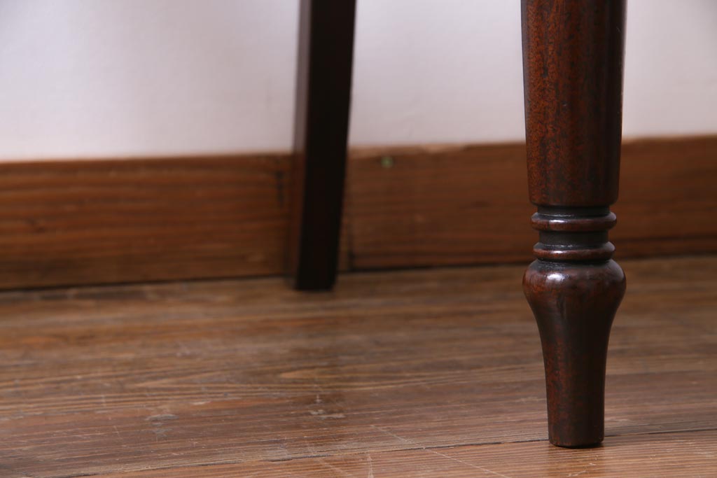 アンティーク家具　フランスアンティーク　マホガニー材　艶を帯びた滑らかな木肌が上品な板座チェア(ダイニングチェア、椅子)(1)