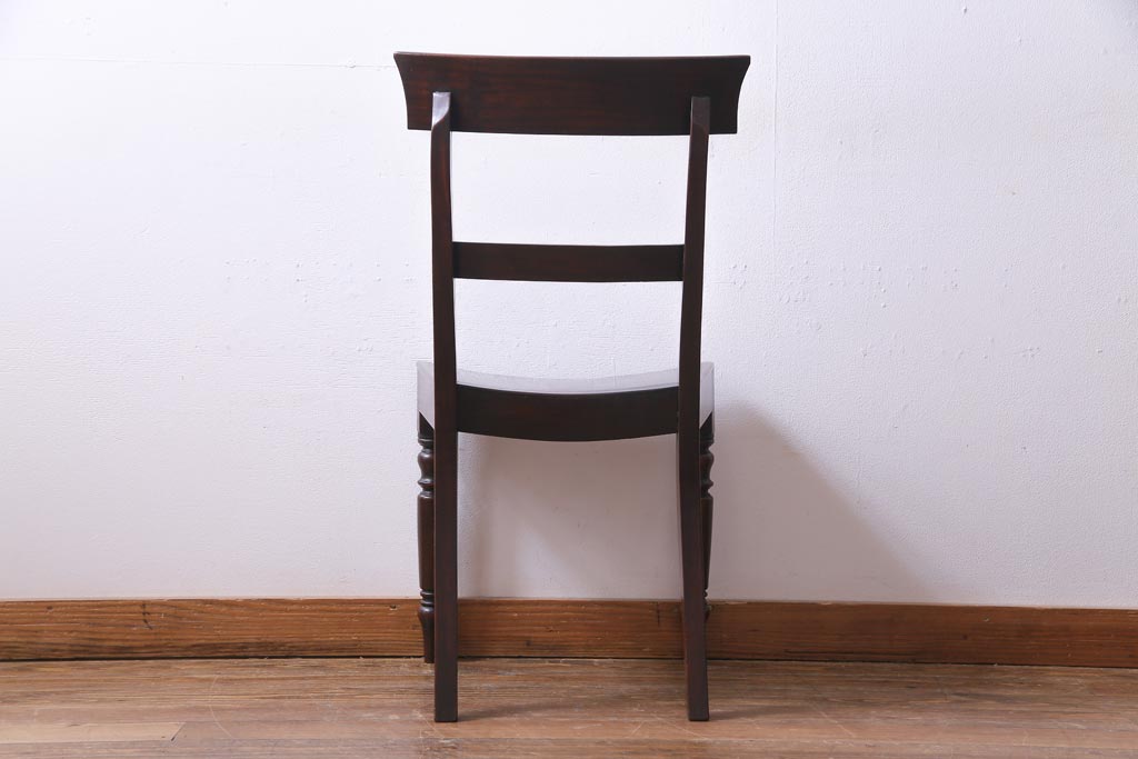 アンティーク家具　フランスアンティーク　マホガニー材　艶を帯びた滑らかな木肌が上品な板座チェア(ダイニングチェア、椅子)(1)