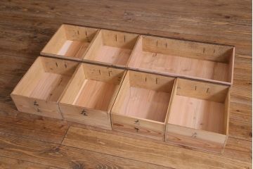 アンティーク家具　和製アンティーク　ヒノキ材　渋い風合いが魅力の小振りな引き出し(和タンス、チェスト)