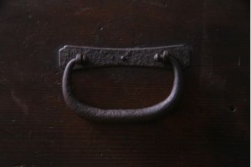 アンティーク家具　和製アンティーク　ヒノキ材　渋い風合いが魅力の小振りな引き出し(和タンス、チェスト)