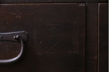 アンティーク家具　和製アンティーク　ヒノキ材　渋い風合いが魅力の小振りな引き出し(和タンス、チェスト)