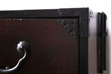 アンティーク家具　和製アンティーク　前面ケヤキ材　縁起の良い金具が魅力的な仙台箪笥(野郎箪笥、衣装箪笥、和タンス)