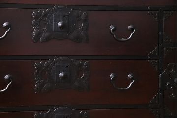 アンティーク家具　和製アンティーク　前面ケヤキ材　縁起の良い金具が魅力的な仙台箪笥(野郎箪笥、衣装箪笥、和タンス)