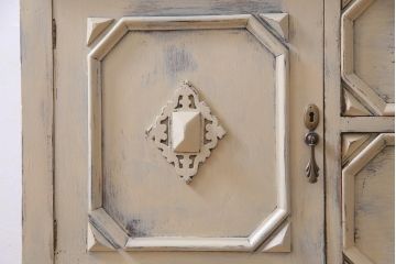 ペイント家具　イギリスアンティーク　シャビーなペイントが味わい添えるサイドボード(収納棚、引き出し)