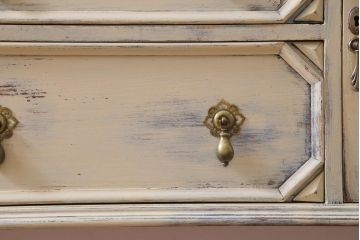 ペイント家具　イギリスアンティーク　シャビーなペイントが味わい添えるサイドボード(収納棚、引き出し)