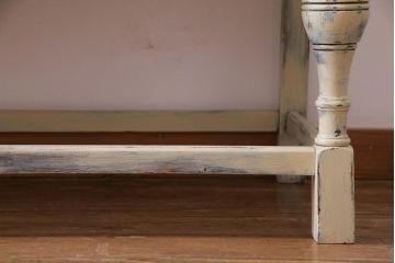 ペイント家具　イギリスアンティーク　シャビーなペイントが味わい添えるサイドボード(収納棚、引き出し)