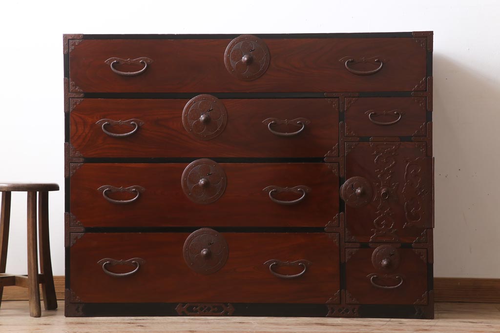 アンティーク家具　極上品　古民具・骨董　明治大正期　前面欅材　アンティーク最上箪笥(衣装箪笥)