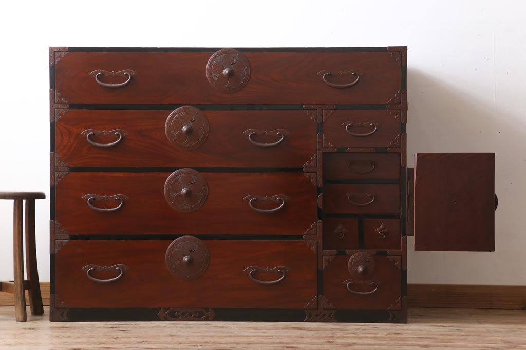 アンティーク家具　極上品　古民具・骨董　明治大正期　前面欅材　アンティーク最上箪笥(衣装箪笥)