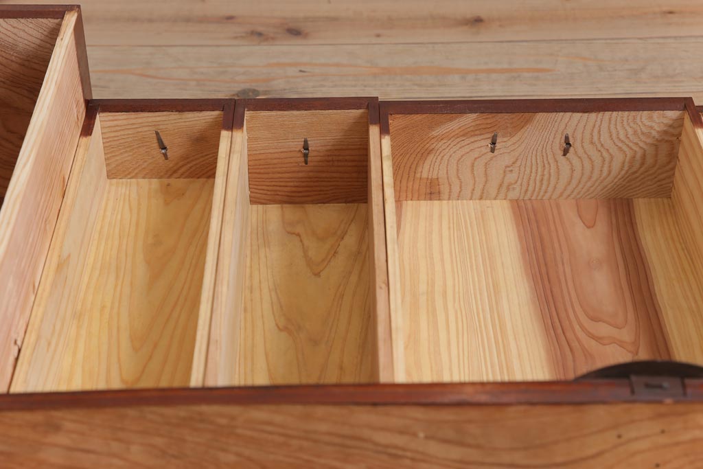 アンティーク家具　極上品　古民具・骨董　明治大正期　前面欅材　アンティーク最上箪笥(衣装箪笥)