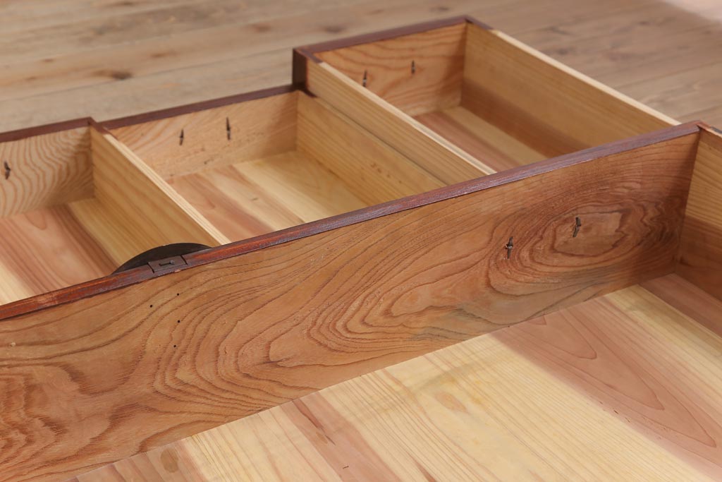 アンティーク家具　極上品　古民具・骨董　明治大正期　前面欅材　アンティーク最上箪笥(衣装箪笥)