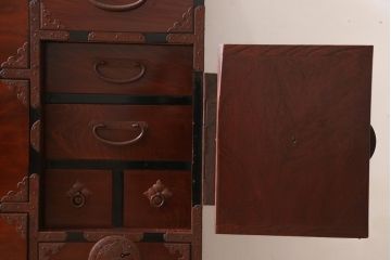 アンティーク家具　極上品　古民具・骨董　明治大正期　前面欅材　アンティーク最上箪笥(衣装箪笥)