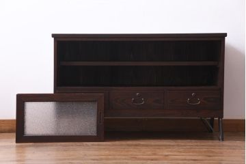 アンティーク家具　昭和初期　前面ケヤキ材　鉄脚リメイク　シンプルな引手が上品なリビングボード(戸棚)