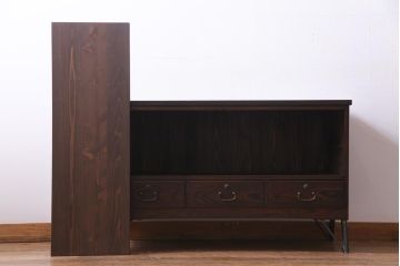 アンティーク家具　昭和初期　前面ケヤキ材　鉄脚リメイク　シンプルな引手が上品なリビングボード(戸棚)